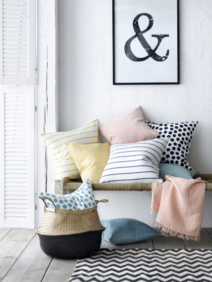 Kissenversammlung (Ellos) in sommerlichen Farben