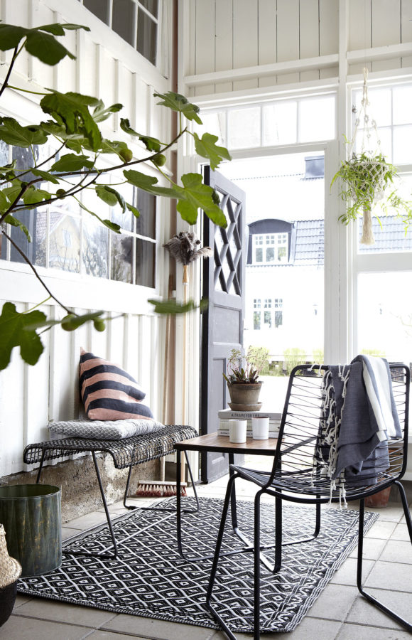 Drinnen ist das neue Draussen: Indoor-Balkon mit gemütlichem Sitzplatz (Ellos)