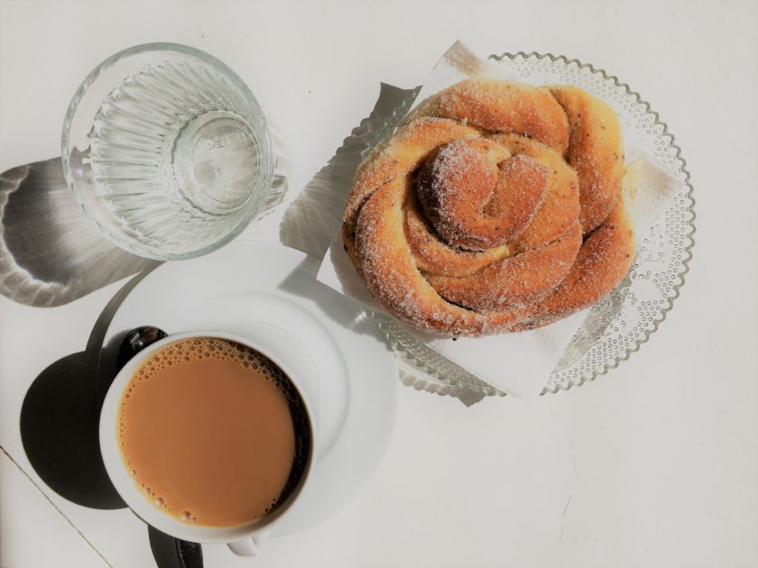 Fluffig-weich und köstlich süß: Die Kardemummabullar im Café Wilmar.