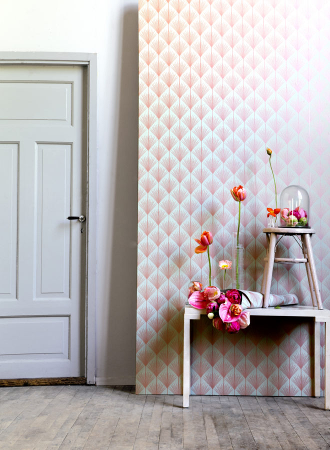 Farbe an die Wand: Die Tapete trägt den Bilderbuch-Namen Ronneby (von Mimou)