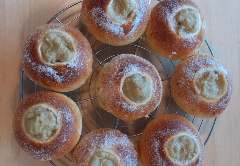 Zuckrige Verführung: Sockerbullar mit Vanillefüllung